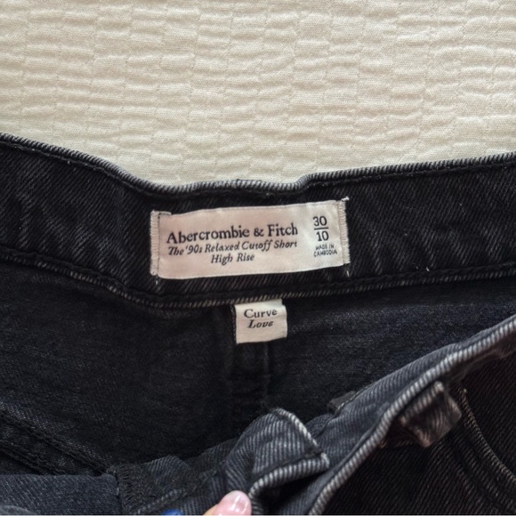 The 90’s Relaxed Cut Off Curve Love Shorts - Picture 7 of 7